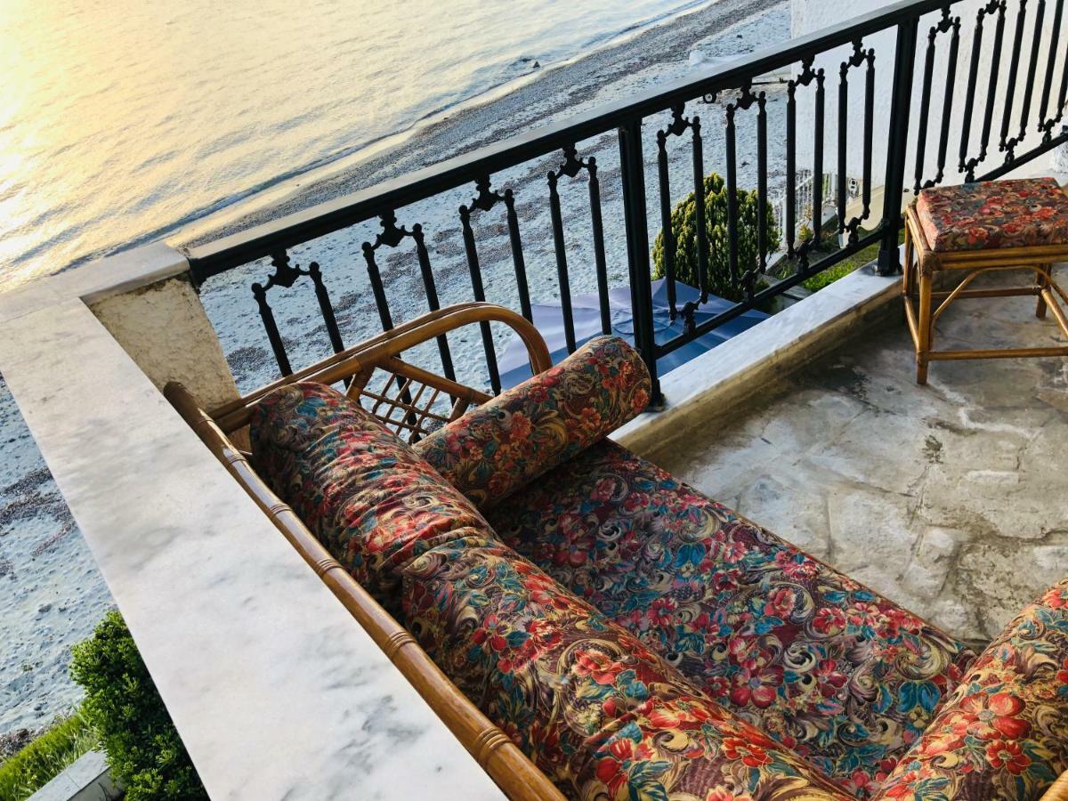 Seafront Maisonette In 弗尔卡 外观 照片